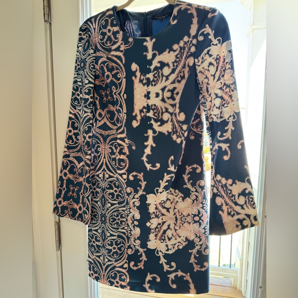 NANETTE LEPORE PIXELATED SCROLL PRINT DRESS
LONG SLEEVE MINI DRESS